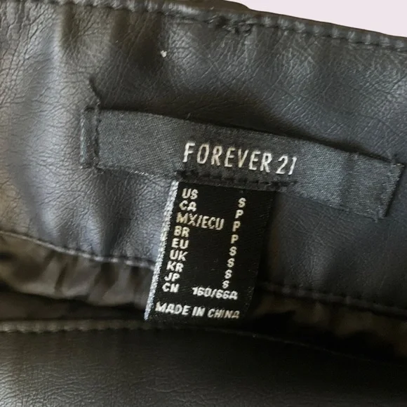 🛑SOLD🛑Forever 21 Faux Leather Mini Skirt - Picture 6 of 6